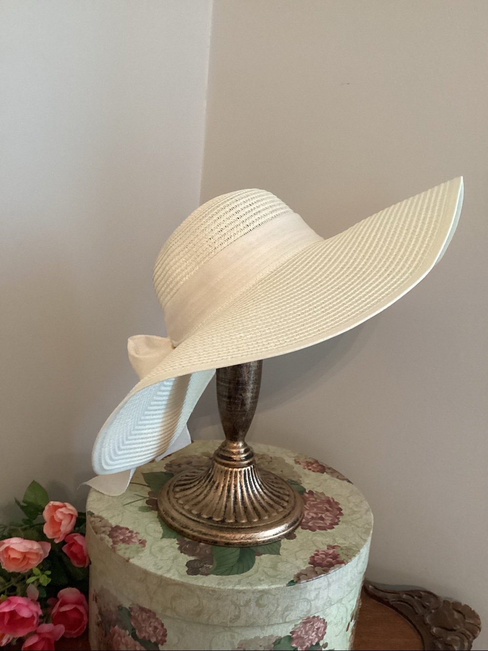 NEW Elegant Crème Wide Brim Foldable Sun Hat with Back Bow Detail